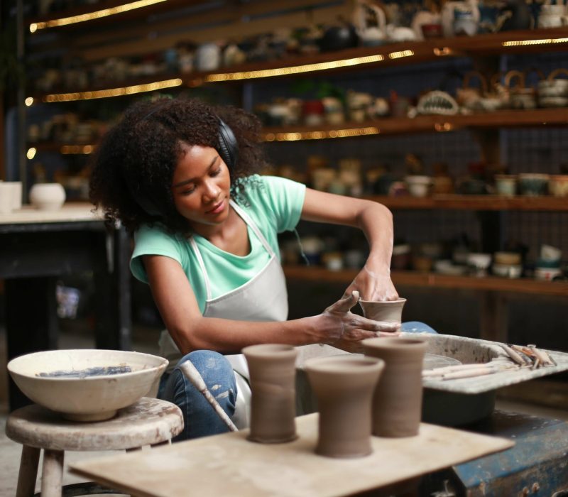 small-business-woman-manufacturing